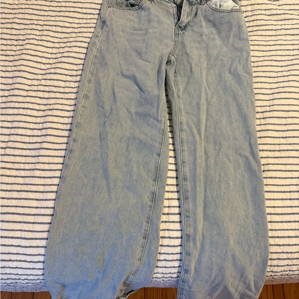 Edikted Light Wash Straight Leg Jeans